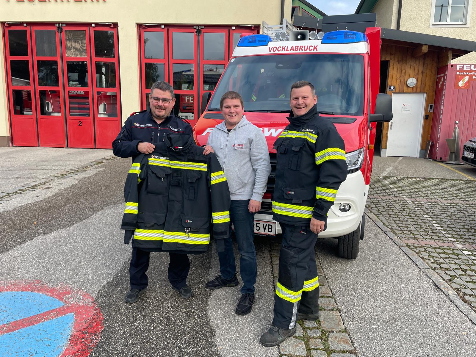 Neue Einsatzbekleidung für die FF Vöcklabruck