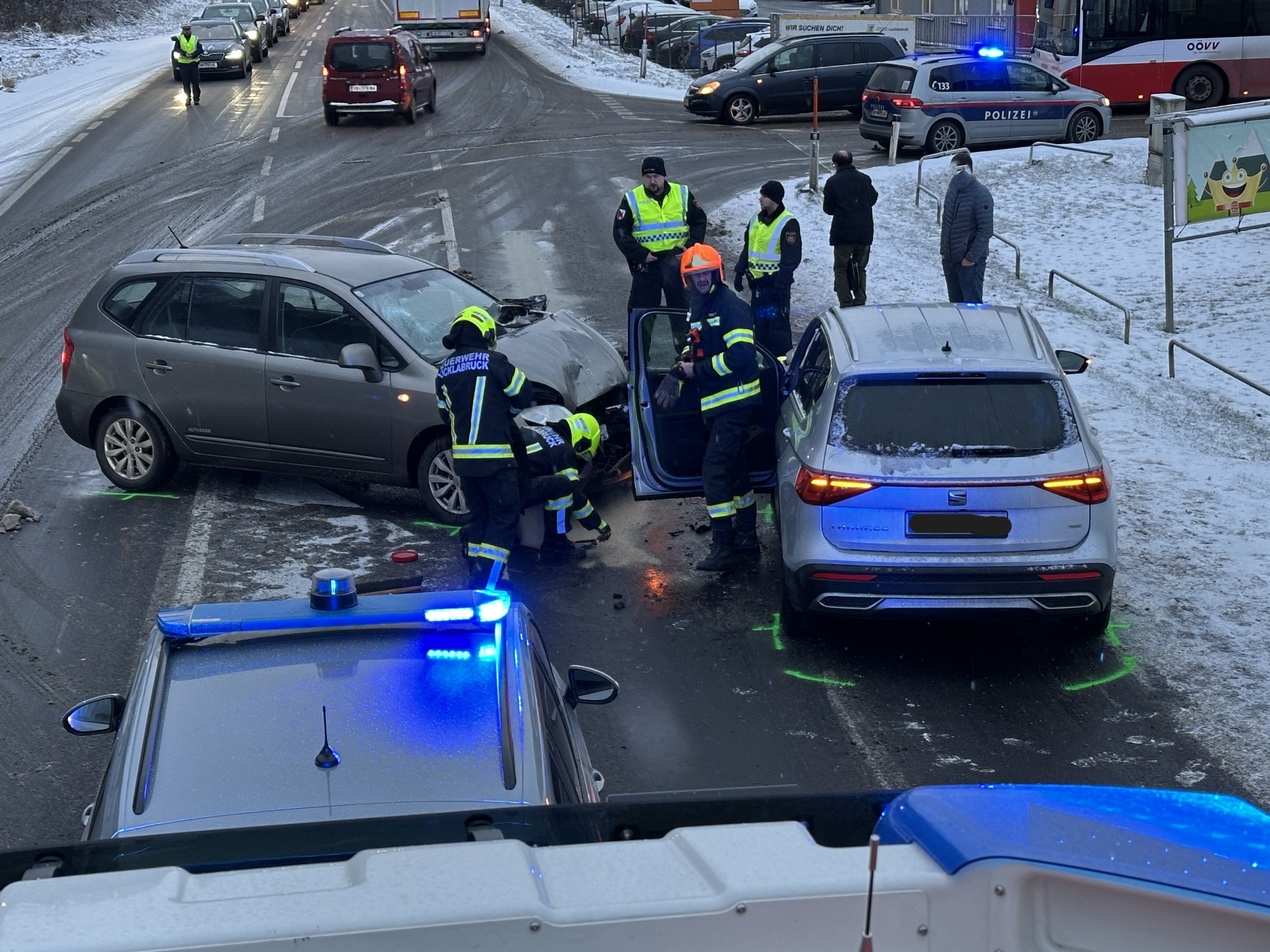 Verkehrsunfall auf der B145 in Vöcklabruck ging glimpflich aus