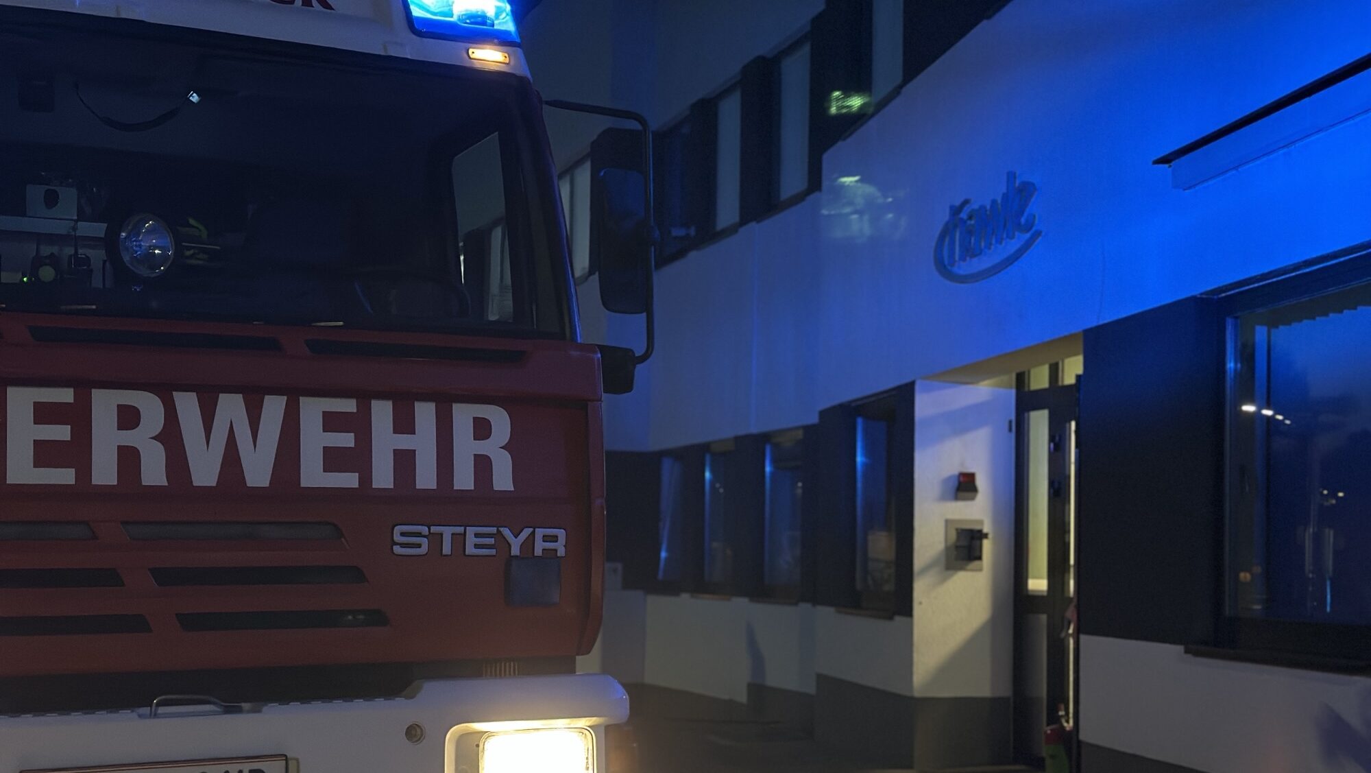Nächtliche Sirenenauslösung: Brandmeldealarm Industriebetrieb