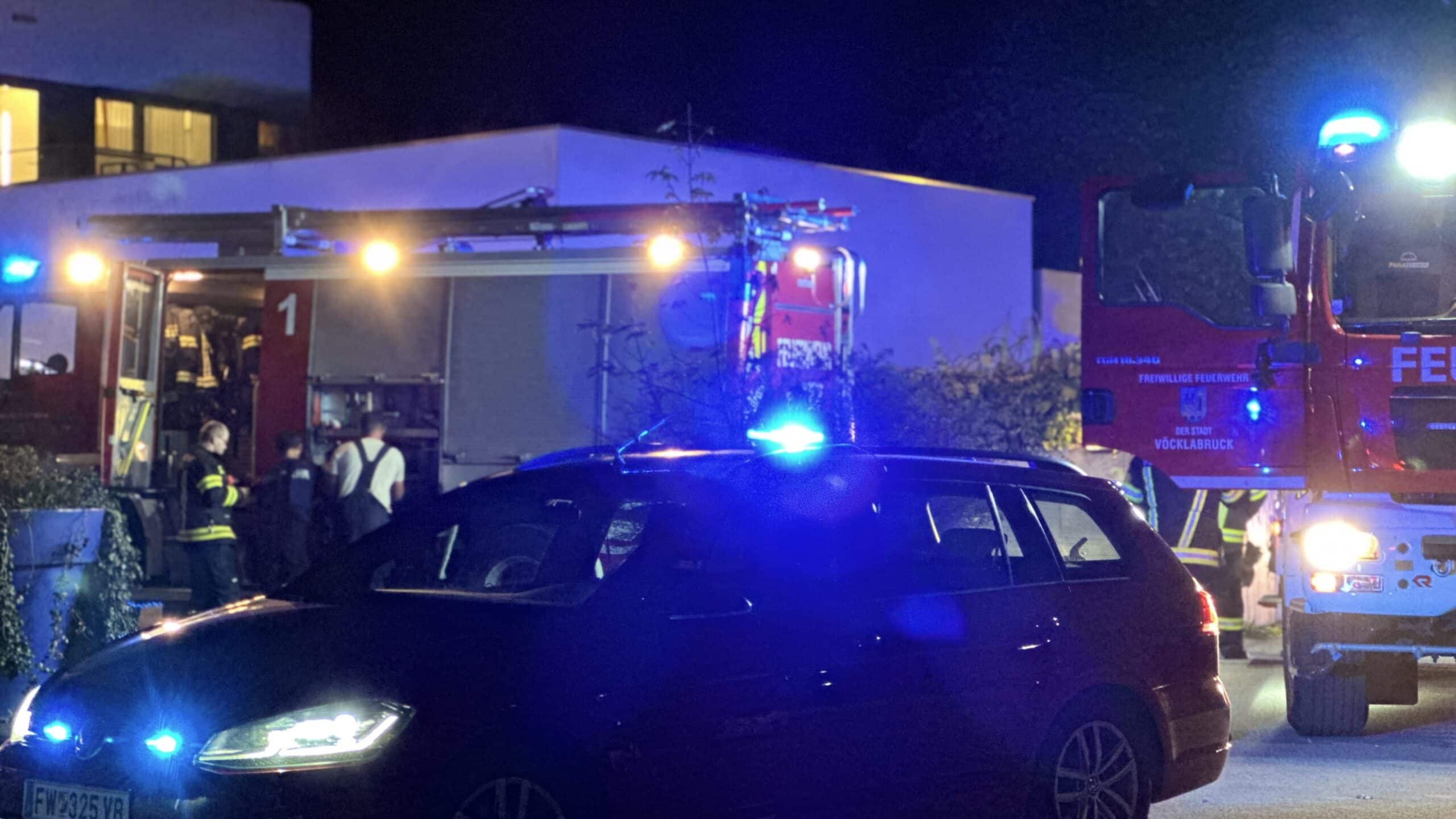 Brandverdacht im Hallenbad Vöcklabruck