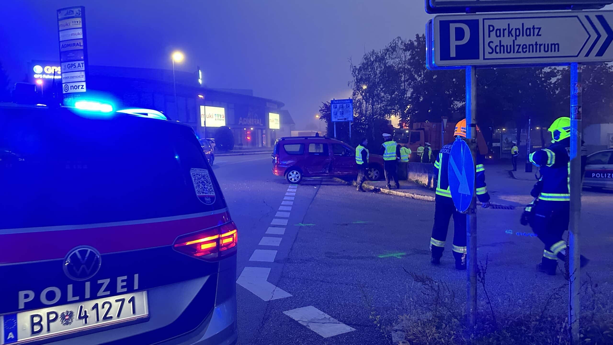 Heftiger Kreuzungscrash beim Schulzentrum in Vöcklabruck