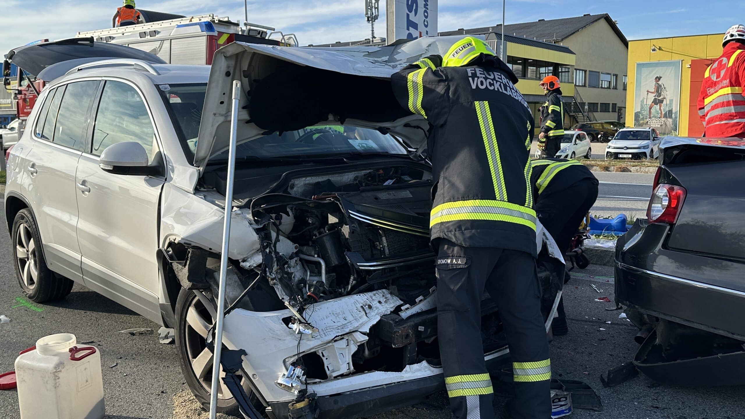 Verkehrsunfall auf der B1 fordert mehrere Verletzte